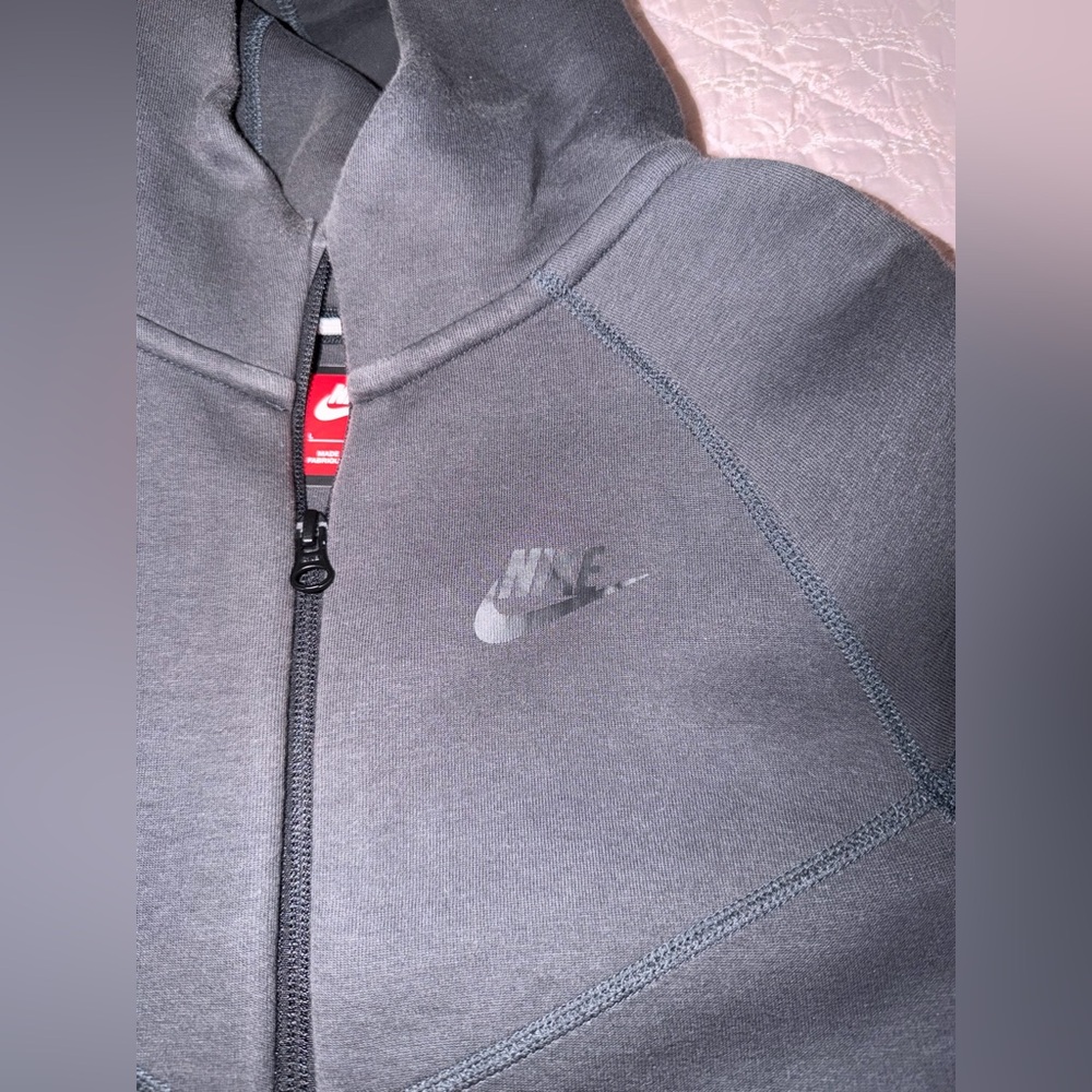 Nike Tech😎Jacket - Picture 3 of 4